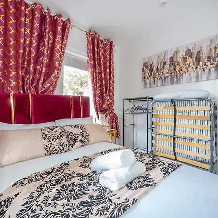 -f9gh- For Your Relaxed, Cosy Stay, Parking Лідс