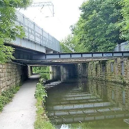 Апартаменти -f9gh- For Your Relaxed, Cosy Stay, Parking Лідс