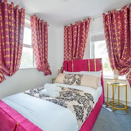 -f9gh- For Your Relaxed, Cosy Stay, Parking לידס