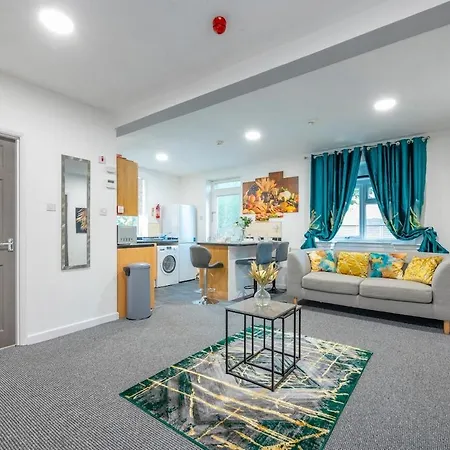 דירה -f9gh- For Your Relaxed, Cosy Stay, Parking לידס