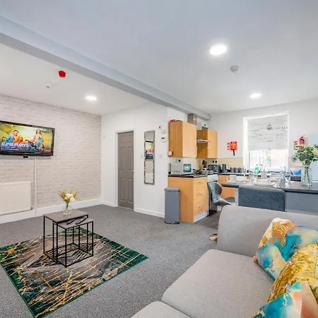 דירה -f9gh- For Your Relaxed, Cosy Stay, Parking לידס