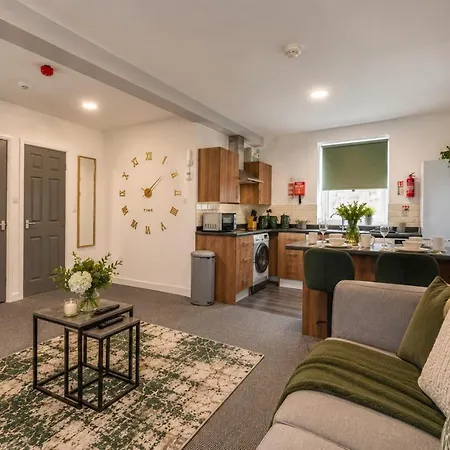 F9gh - Stylish With Garden In Apartment