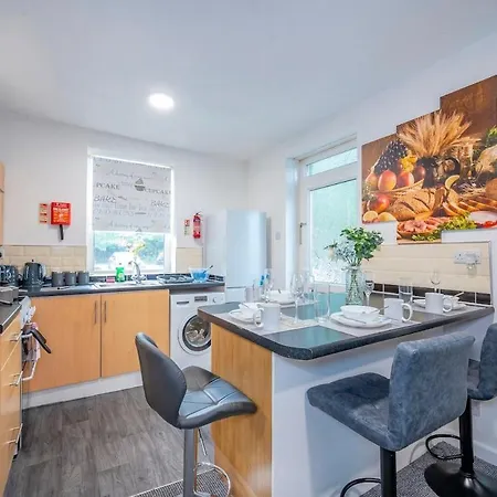 -f9gh- For Your Relaxed, Cosy Stay, Parking * Λιντς